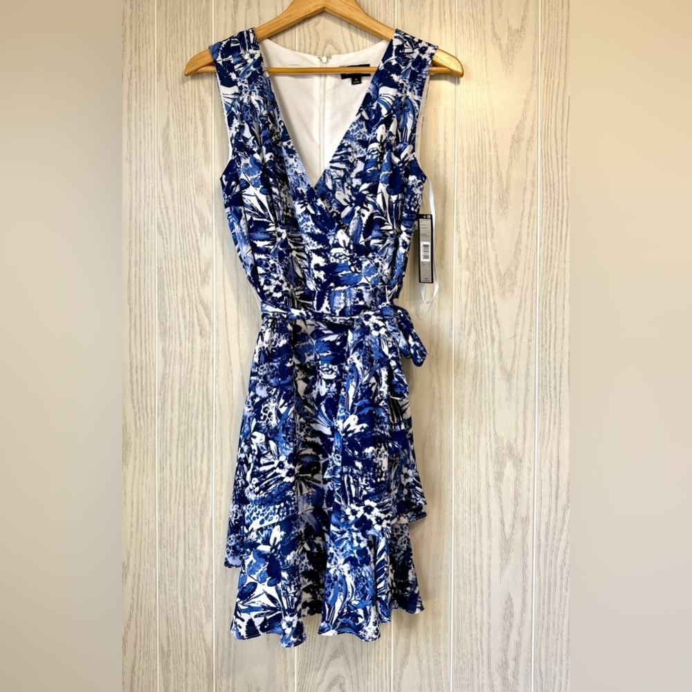 Tahari Floral Print Georgette Fit & Flare Dress Size 8 NWT - Picture 4 of 6